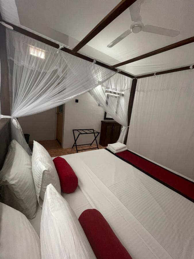 Happy Bay Hotel Weligama Luaran gambar